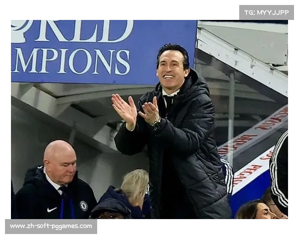 欧冠冠军教练场边指挥，战术板成经典