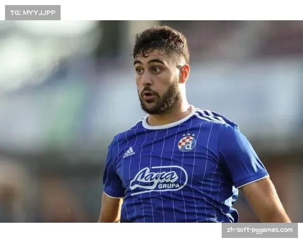 镜头捕捉:看到旧主进球,坐在替补席上的格瓦迪奥尔表情复杂 镜头捕捉:看到旧主进球,坐在替补席上的格瓦迪奥尔表情复杂